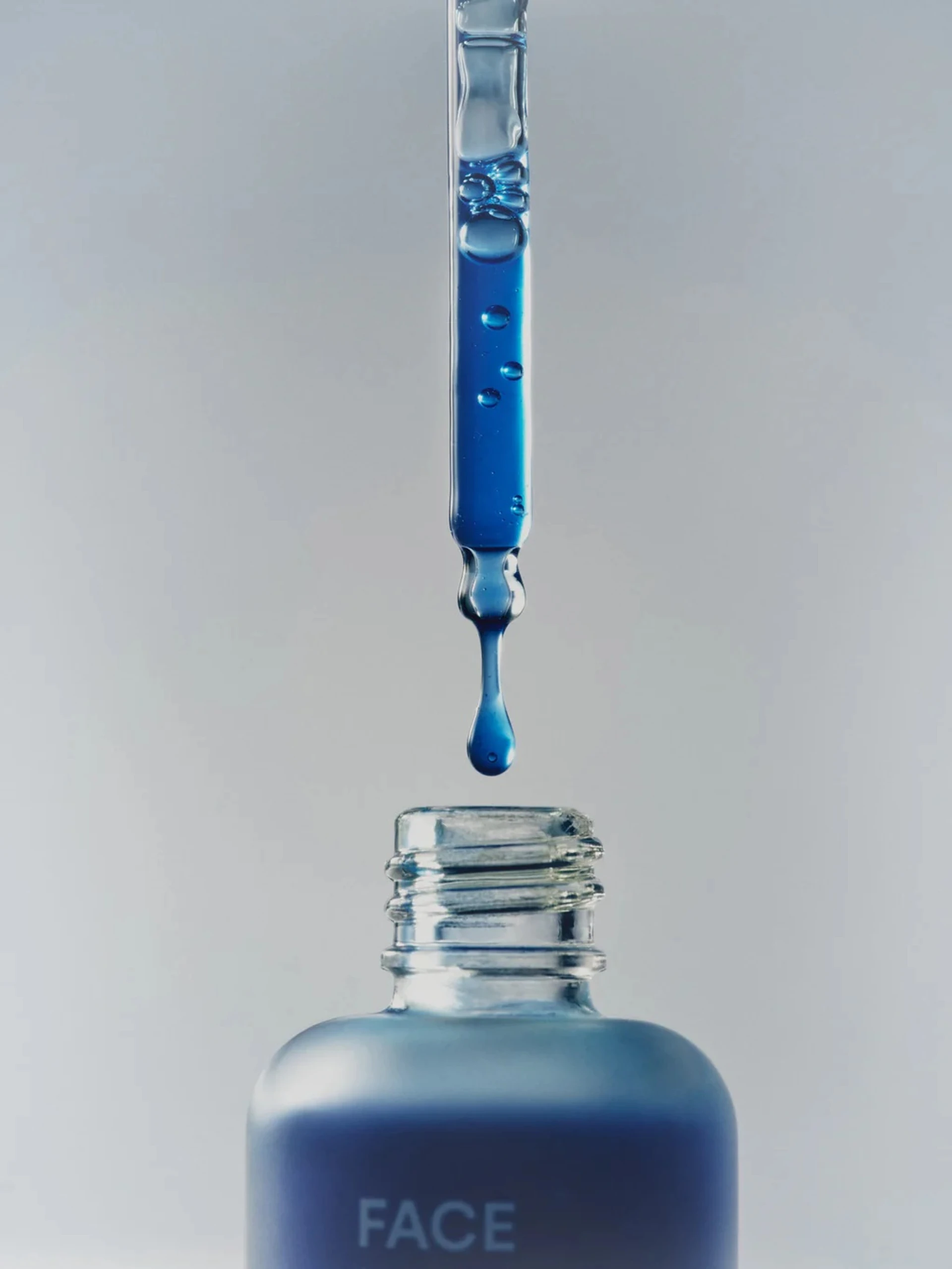 Miedź przeciw wypadaniu włosów: jak przebiega regeneracja mieszków włosowych